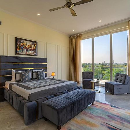 Stayvista At Blanc Belle With Outdoor Pool Sohna Esterno foto