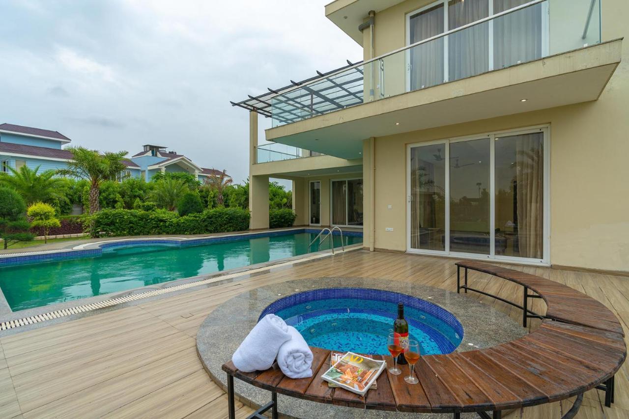 Stayvista At Blanc Belle With Outdoor Pool Sohna Esterno foto
