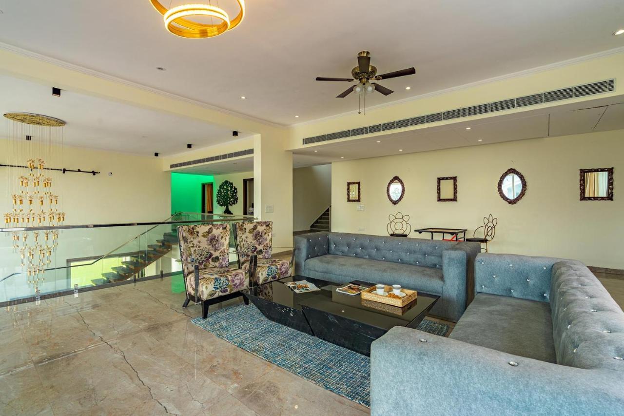 Stayvista At Blanc Belle With Outdoor Pool Sohna Esterno foto