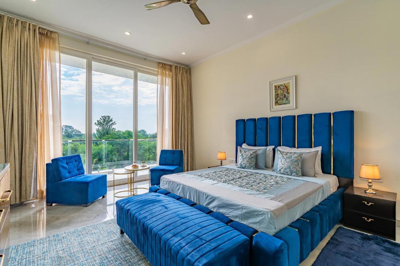 Stayvista At Blanc Belle With Outdoor Pool Sohna Esterno foto
