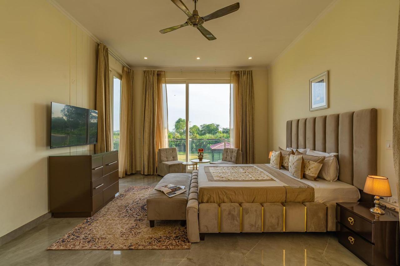 Stayvista At Blanc Belle With Outdoor Pool Sohna Esterno foto