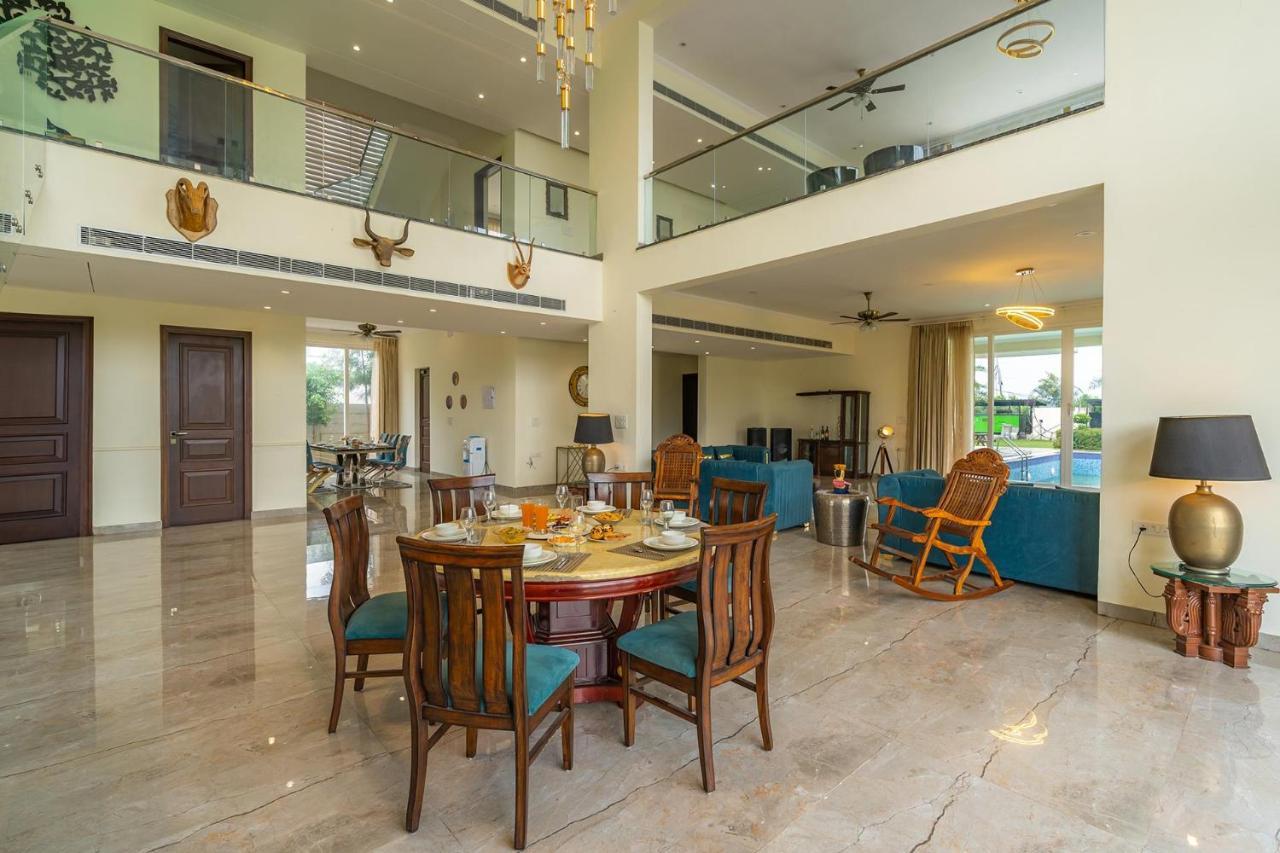 Stayvista At Blanc Belle With Outdoor Pool Sohna Esterno foto