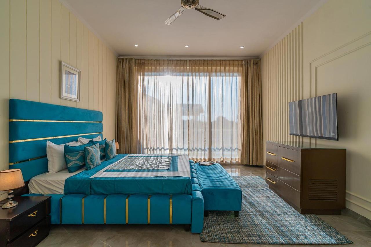 Stayvista At Blanc Belle With Outdoor Pool Sohna Esterno foto