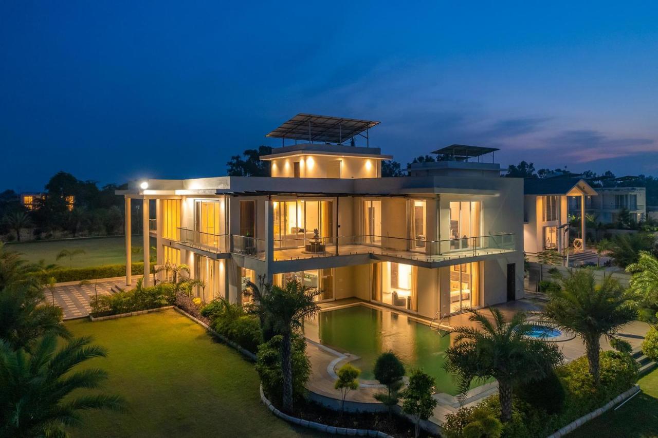 Stayvista At Blanc Belle With Outdoor Pool Sohna Esterno foto