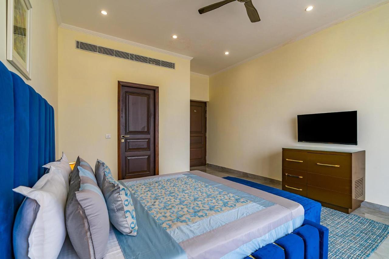 Stayvista At Blanc Belle With Outdoor Pool Sohna Esterno foto