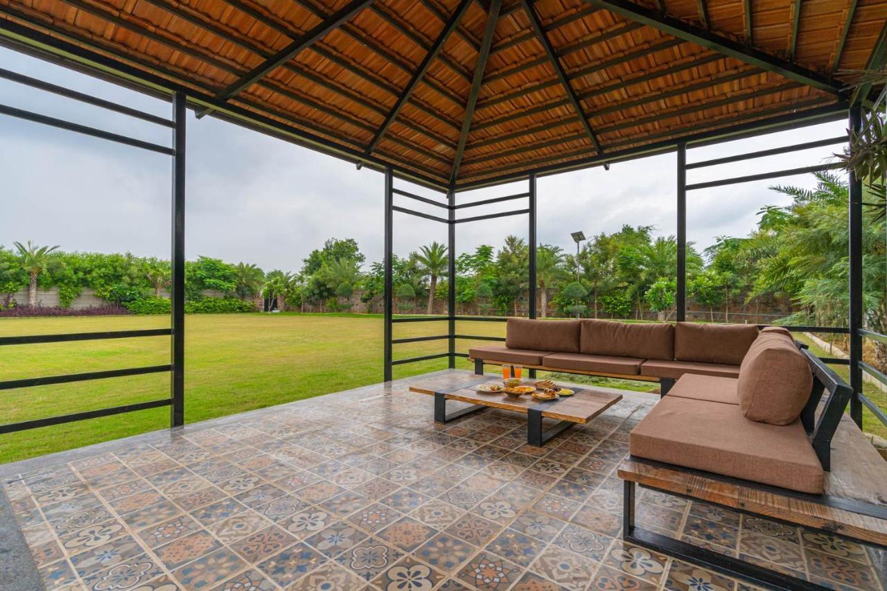 Stayvista At Blanc Belle With Outdoor Pool Sohna Esterno foto